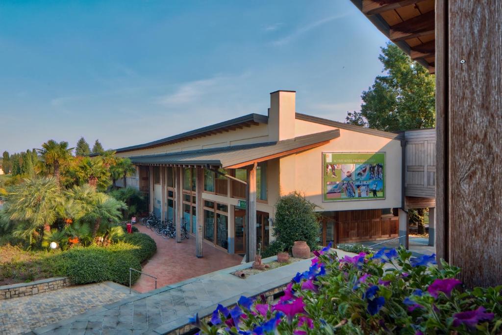 Active Hotel Paradiso & Golf エントランス