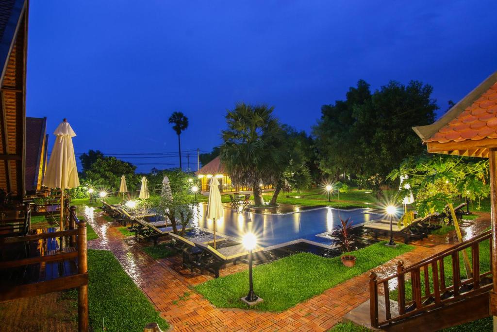 スイミングプール