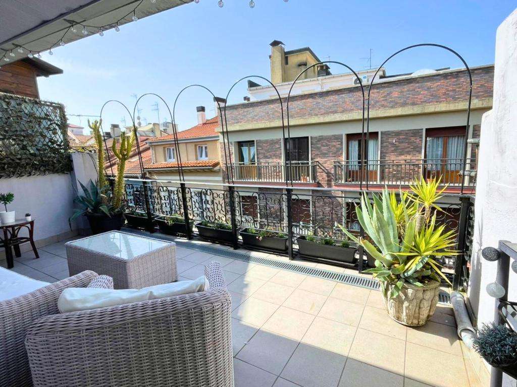 TOP APARTMENT ÁTICO con TERRAZA con vistas al ENCIERRO SAN FERMÍN - 2