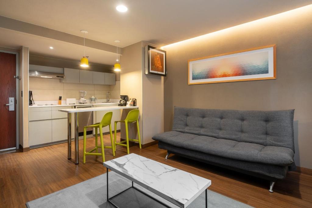 City Express Suites by Marriott Queretaro - 1
