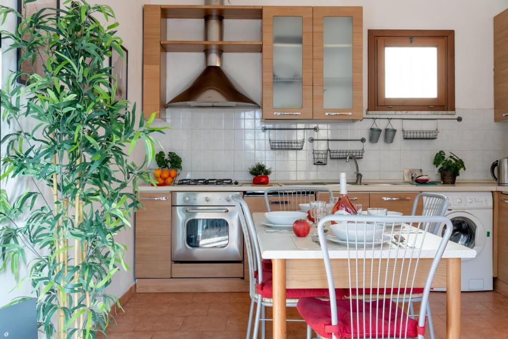 GuestHost - Four Shades of Pisa Apartments - 2