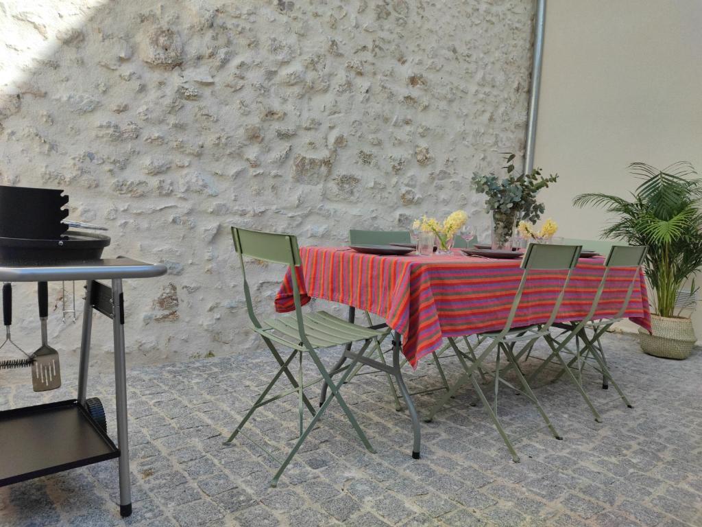 Maison calme et familiale avec cour, 3 chambres, 3 salles de bains à 10 min à pied de la gare - 4
