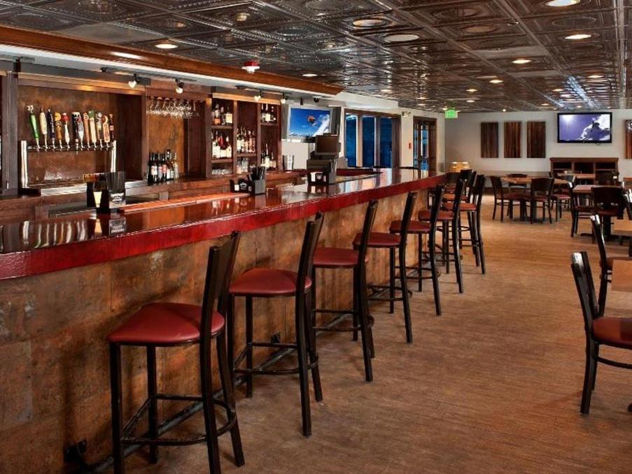 Bar/lounge