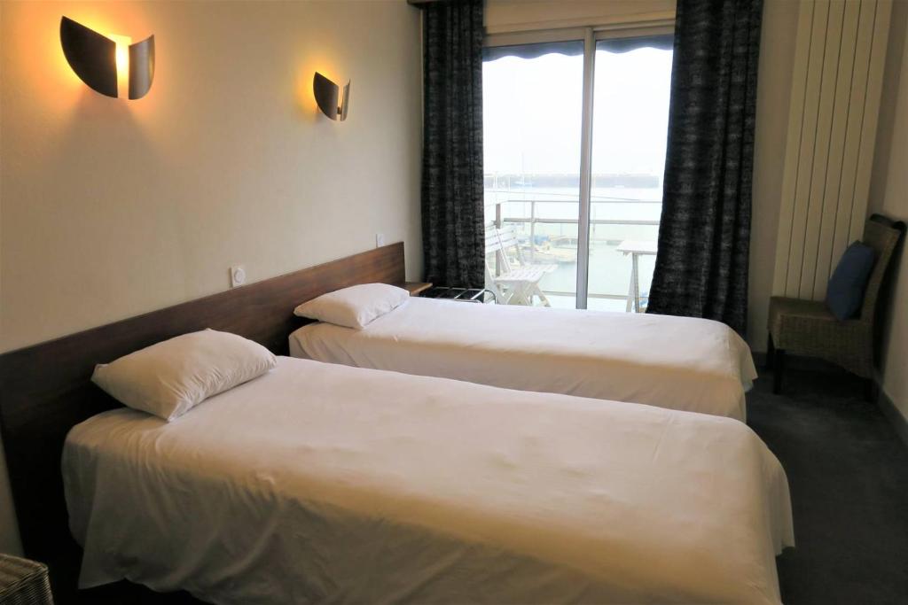 Appartement 6 pers avec WIFI, vue sur mer et le port à PERROS-GUIREC - Réf 821 - 3