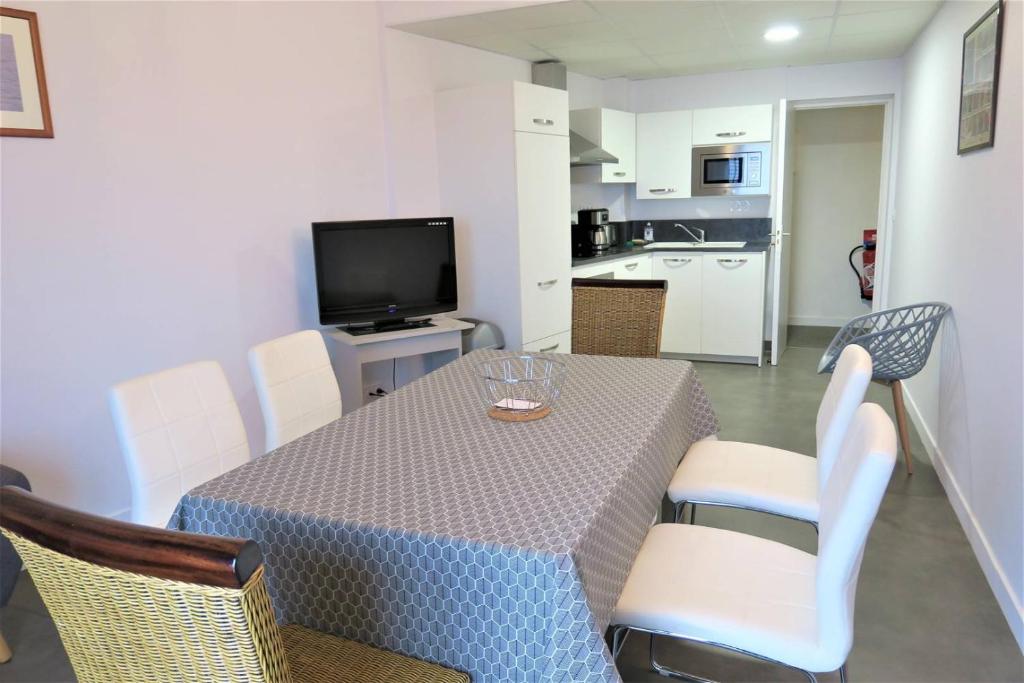 Appartement 6 pers avec WIFI, vue sur mer et le port à PERROS-GUIREC - Réf 821 - 4