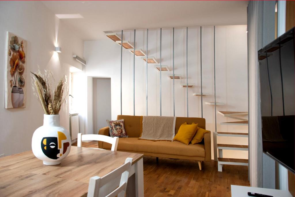Urban Chic Apartment - 2