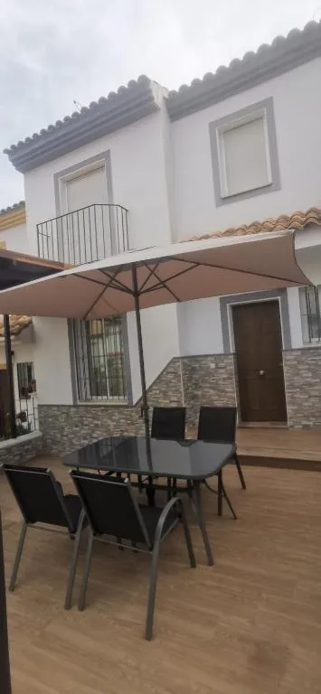 HOGAREÑO ADOSADO EN EL PUEBLO DE ARDALES，位于阿达莱斯的酒店