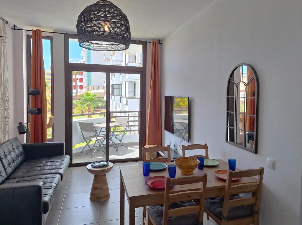 Stylish 2-Bedroom Apartment Yumbo - 1