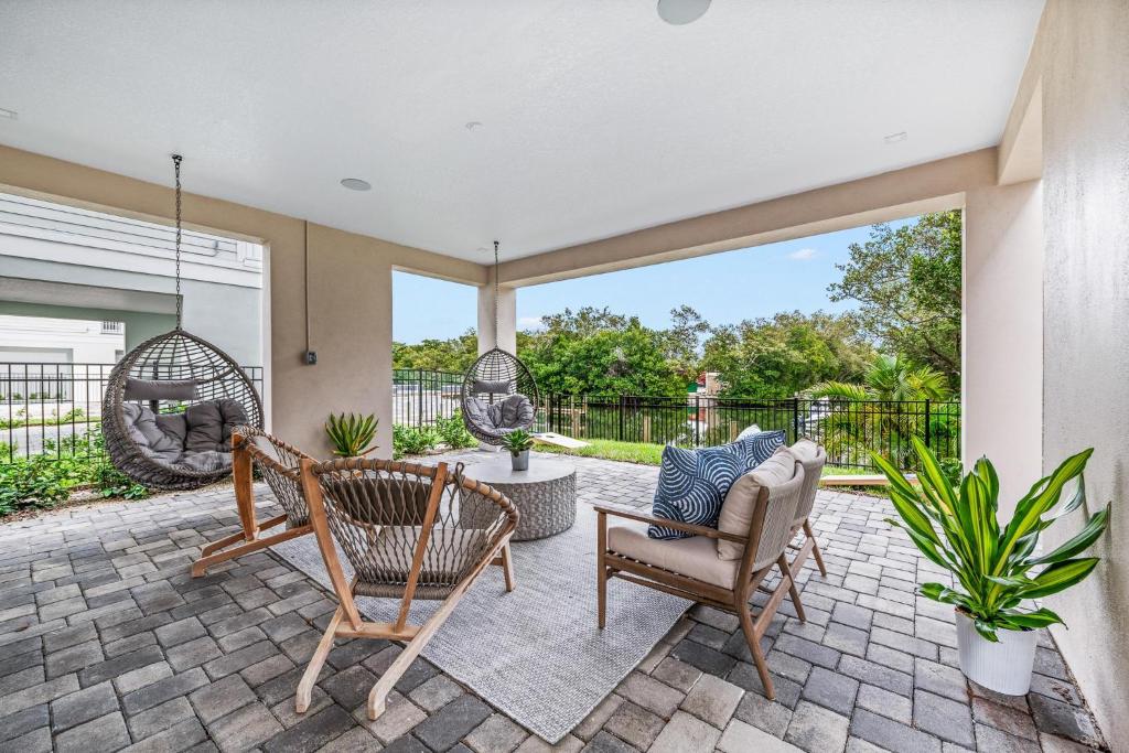 Shore To Escape at Hunter's Point, Cortez