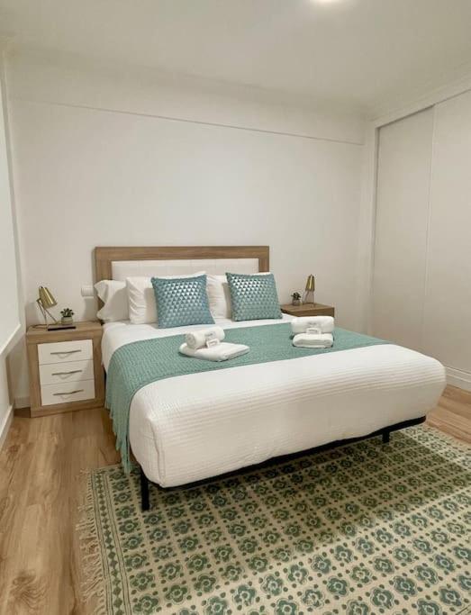 WHITE Con Parking Gratis - 5