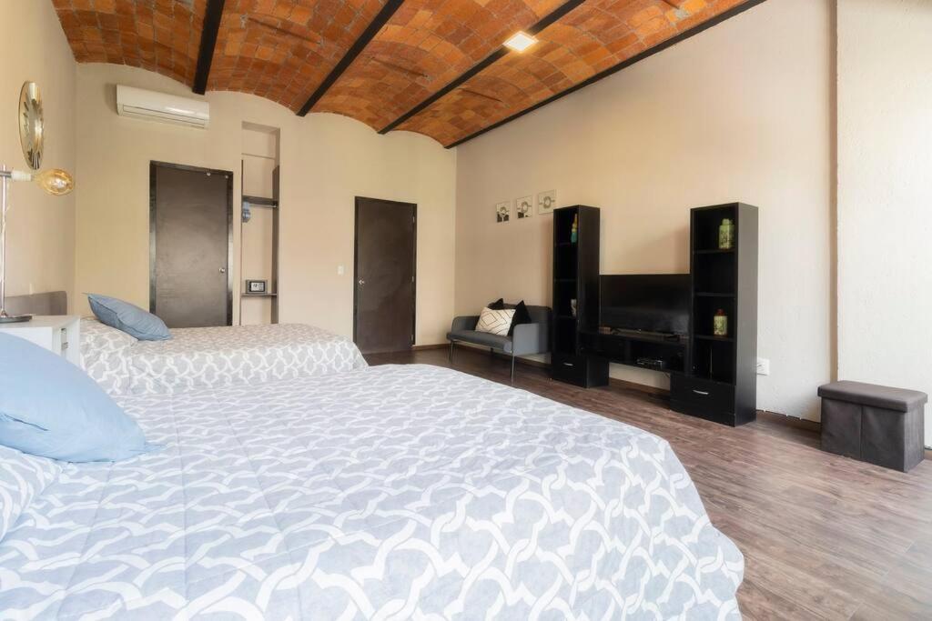 204 Historic Center 2Bdrm 2Bath AC Apt Rooftop - 3