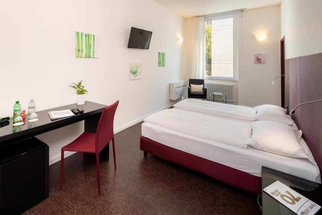 Superior Twin Room North Side