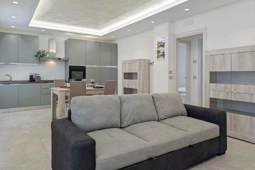 Minimal Apt Centro Wifi Clima by WeHostYou, Porto San Giorgio