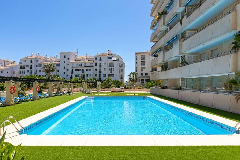 Luminous apartment in Puerto Banús, Marbella, Marbella