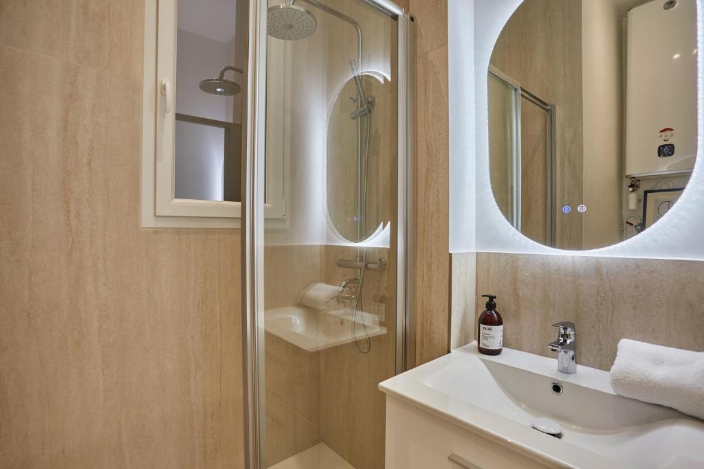 Studio Arc de Triomphe by Studio prestige - 5
