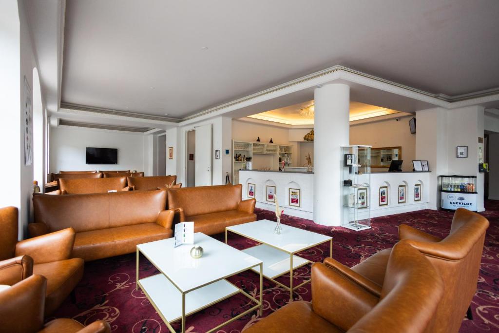 Shared lounge/TV area