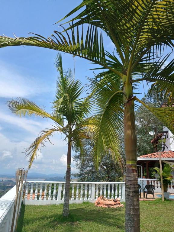 Finca con vista al embalse y jacuzzi - 2