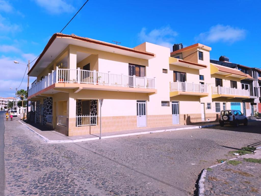 Pensão Dona Fica, Tarrafal