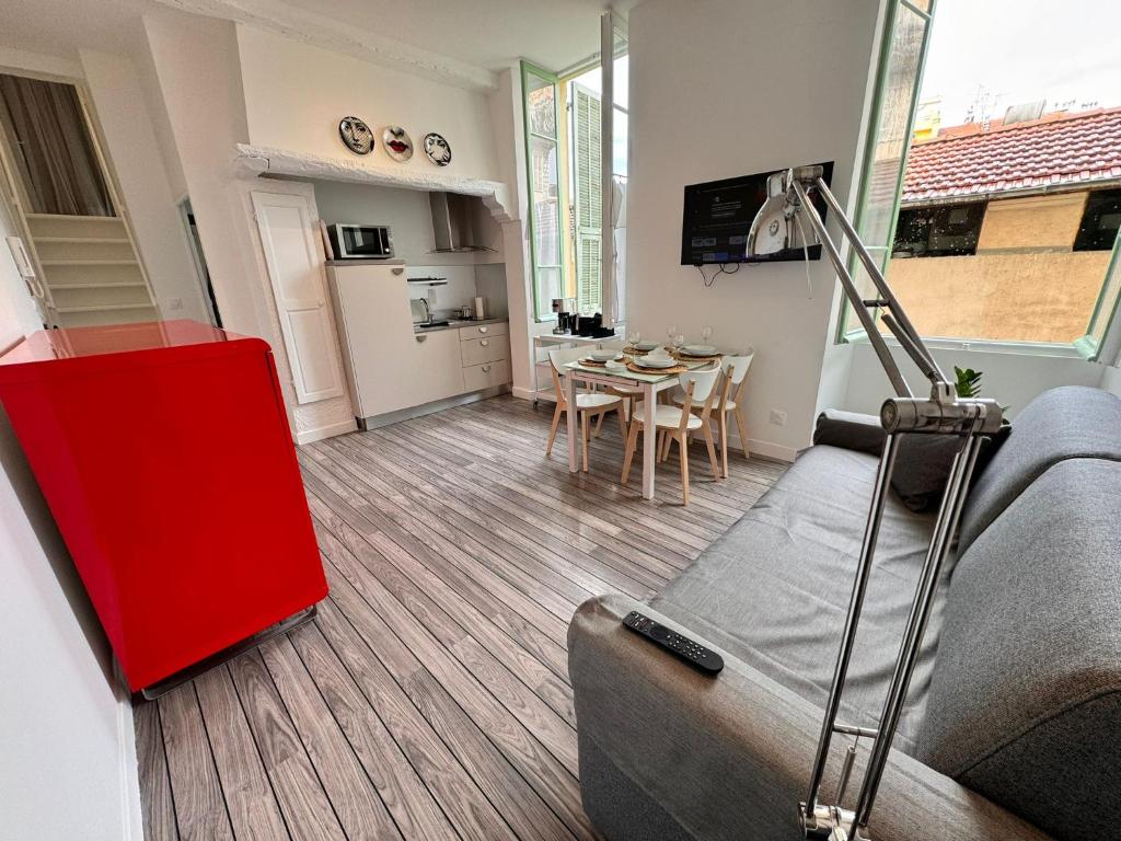 Carre D'or: Very Central Calm Cozy 2BR, with Wi-Fi - 5
