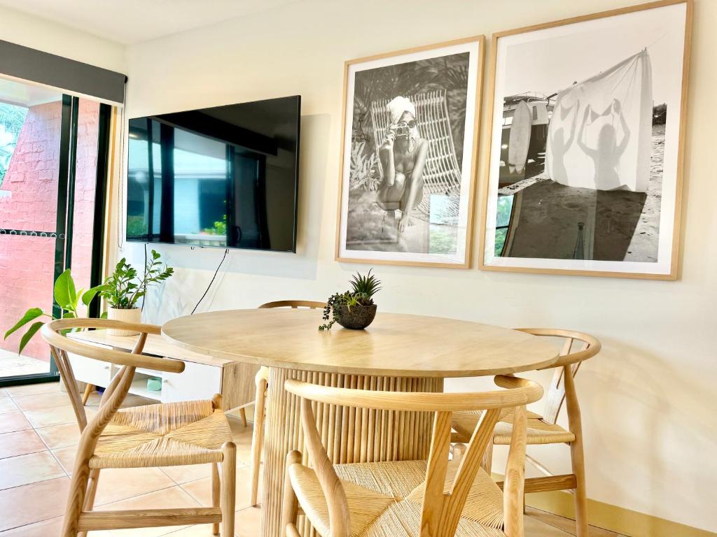 Ulysses - Heated pool walk to town & beach, Byron Bay