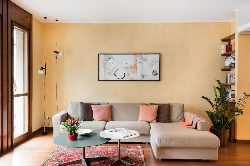 Elegant and Roomy Central Apartment, Milán
