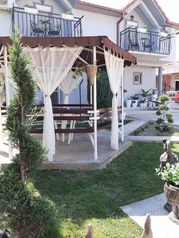 Apartmani Karach, Star Dojran