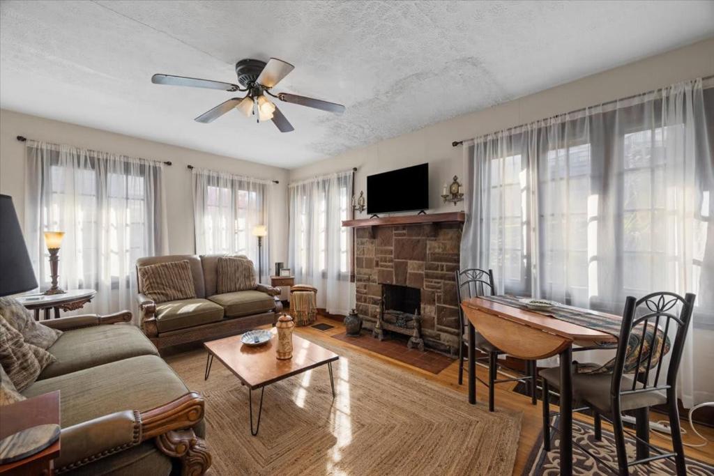 Light-Bright with Craftsman Character and Views, Pittsburgh