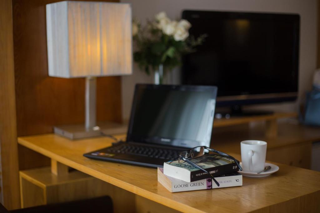 Shared lounge/TV area