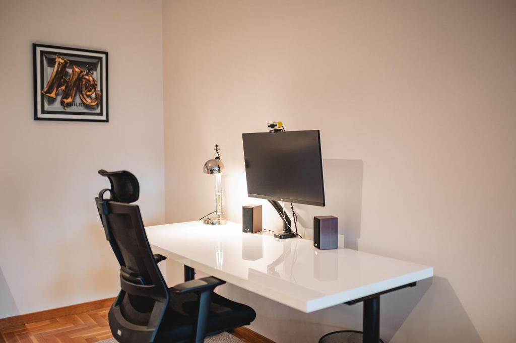 Lux/Boutique Apt at Stark Arena - 5