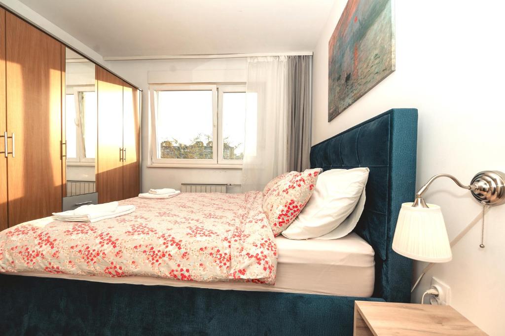 Lux/Boutique Apt at Stark Arena - 3