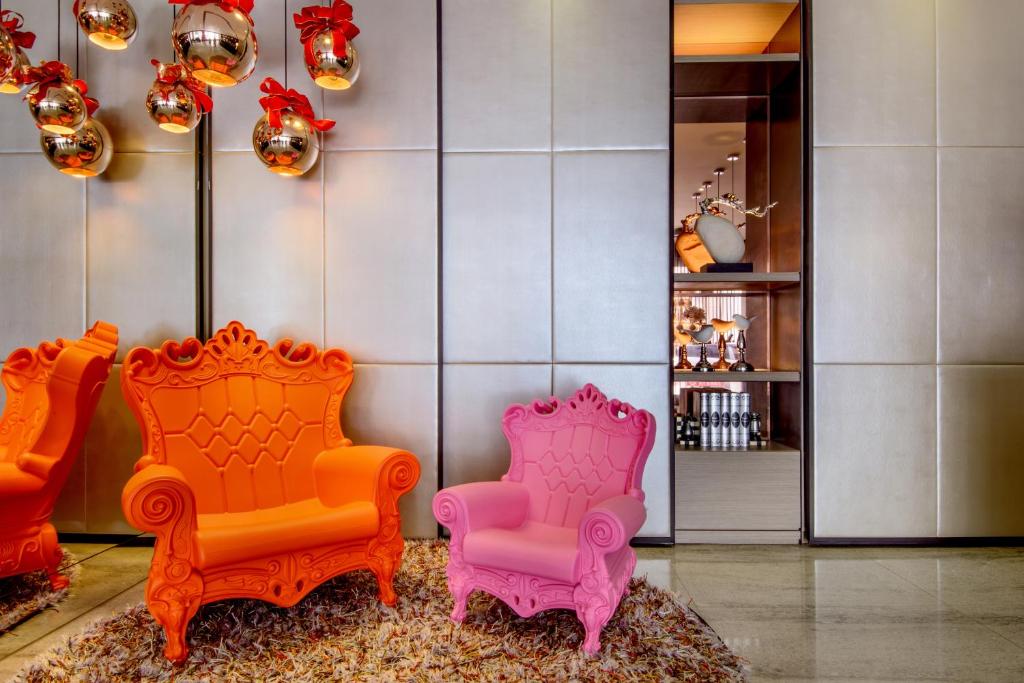 Shared lounge/TV area