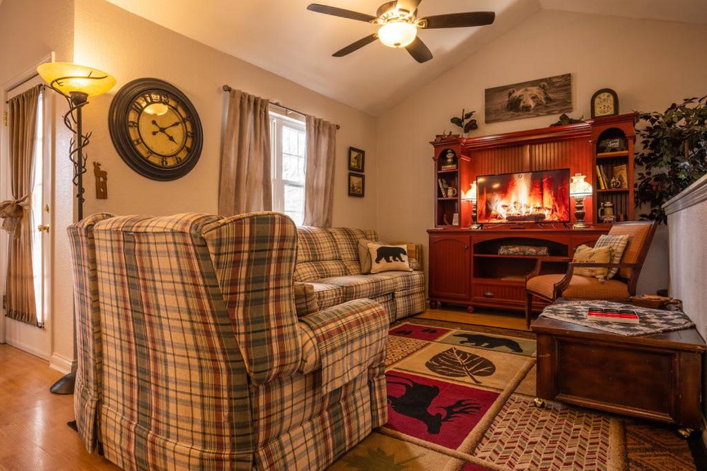 Sasquatch Lodge B sleeps 11, Gatlinburg