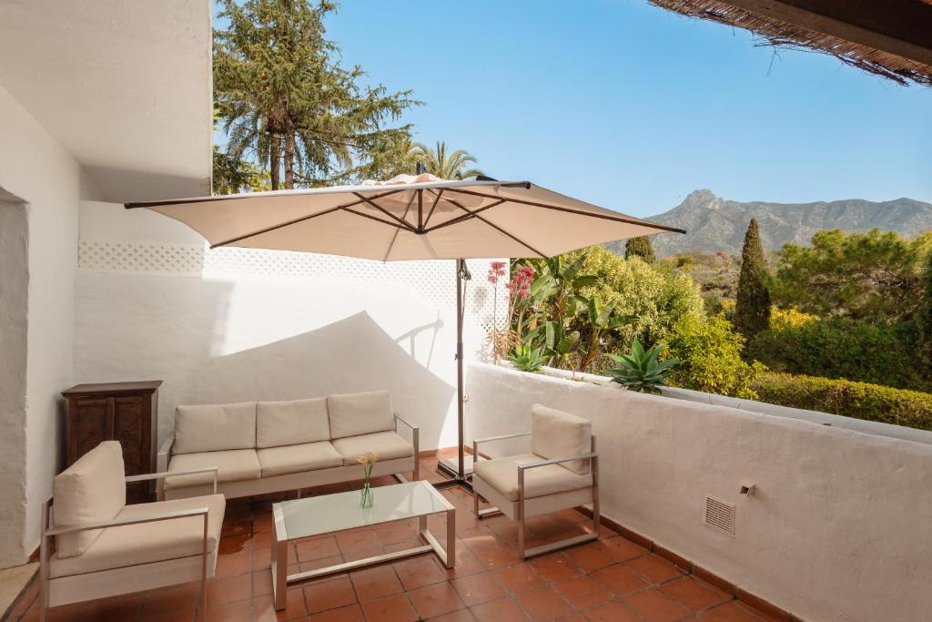Cozy apartment, with mountain views and large private terrace, on the Golden Mile, Marbella - 3