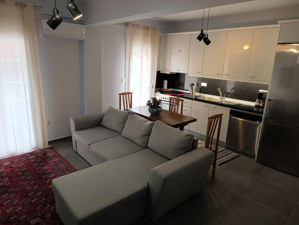 NP apartment, Néoi Epivátai