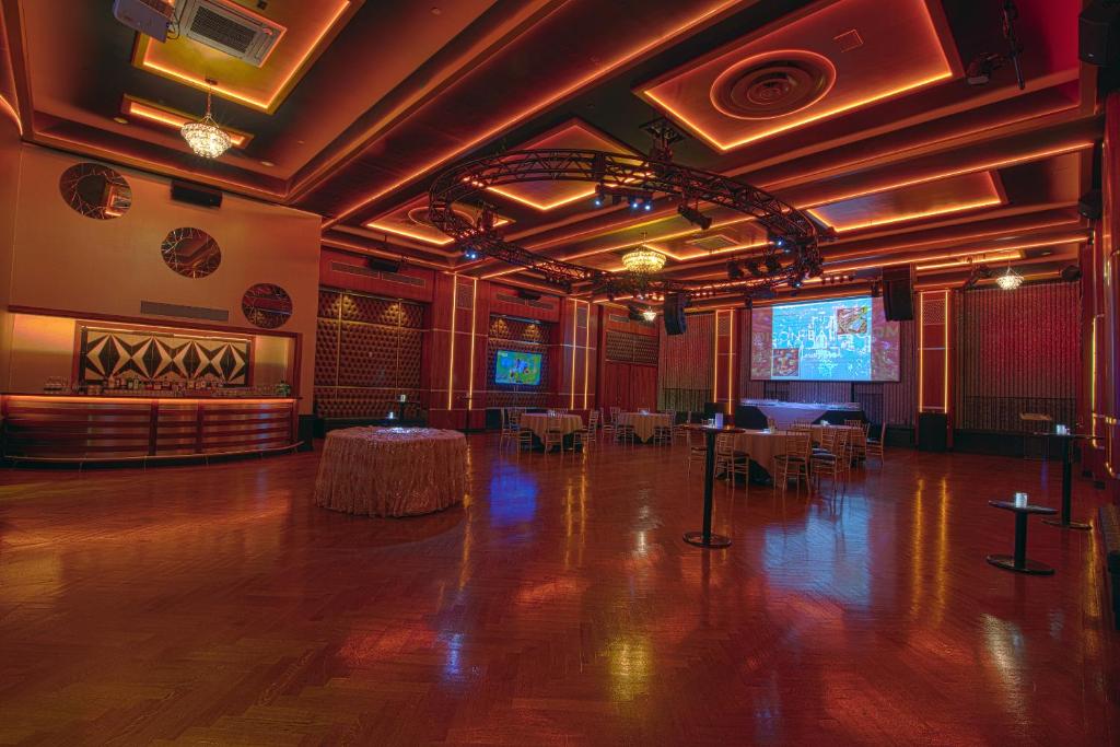 Facilities, Hotel Edison in New York (NY)