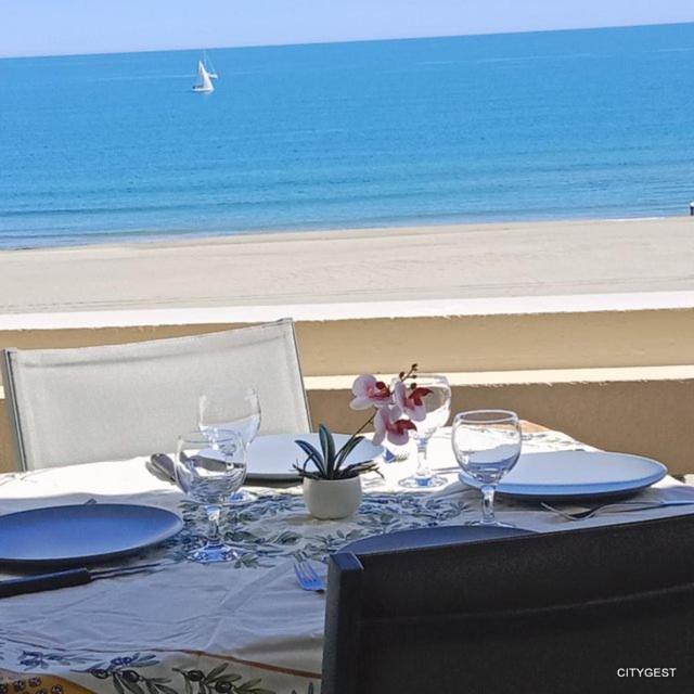 Superbe T2 parking wifi climatisé face Mer et Piscine - 4 Etoiles - 1
