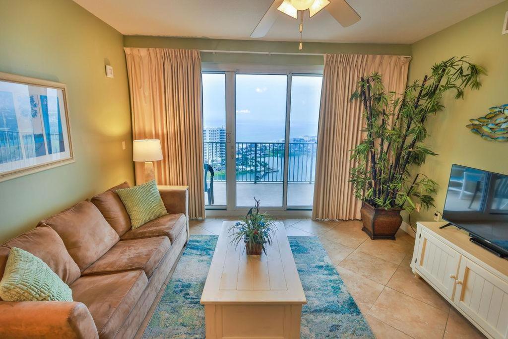 Ariel Dunes II 1704, Destin