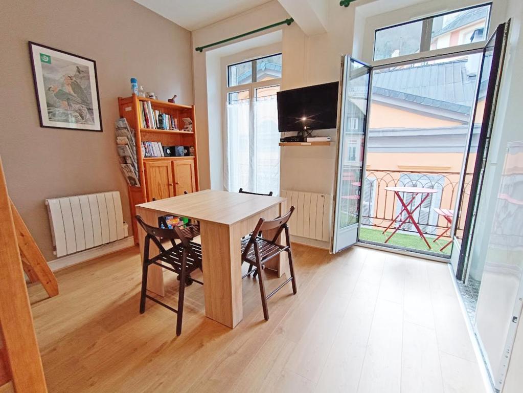 Le Gypaète, t1 bis, vue montagne, wifi, ascenseur, balcon, 6 personnes - 3
