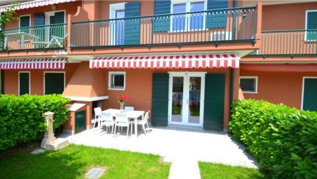 Terraced house with private garden - 2