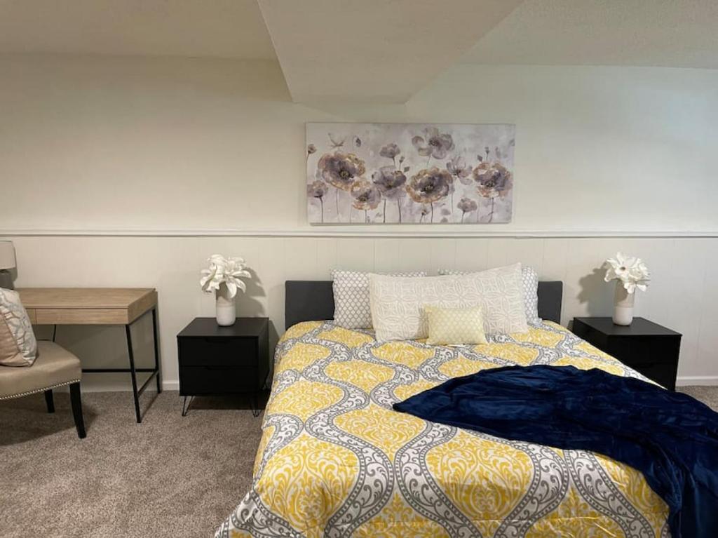 Escape to Tranquility in our Spacious 4-Bedroom Retreat, Charlotte