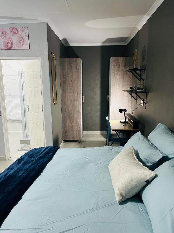 N and J place, Kimberley