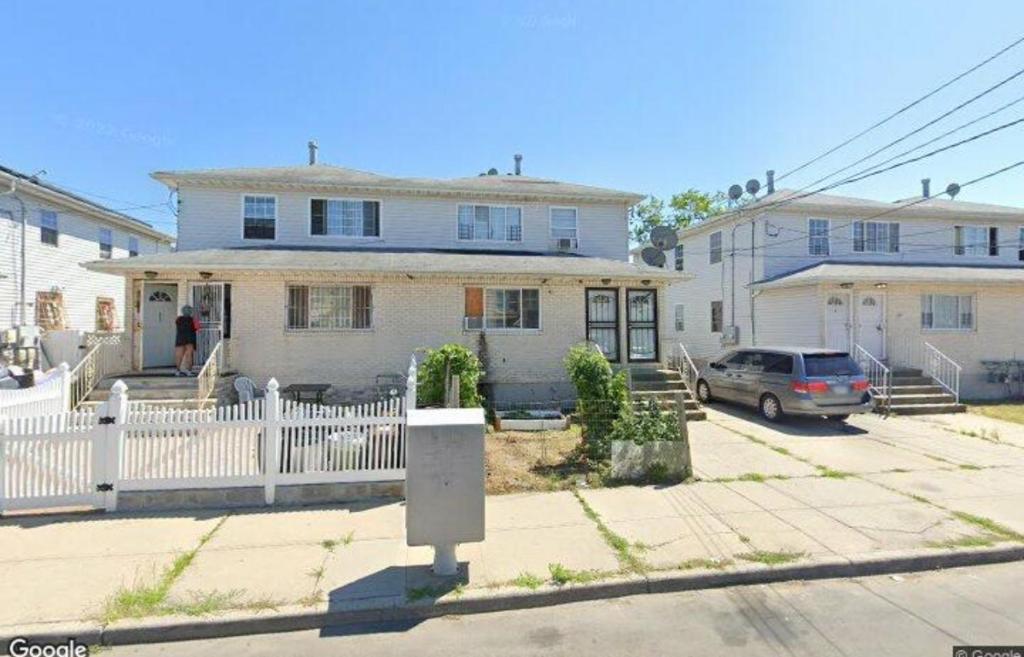 A little piece of home, Arverne