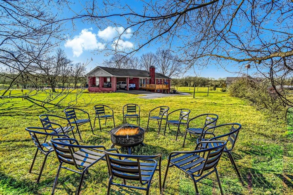 NEW Amazing 5 Acre Ranch Home Near Nashville TA
