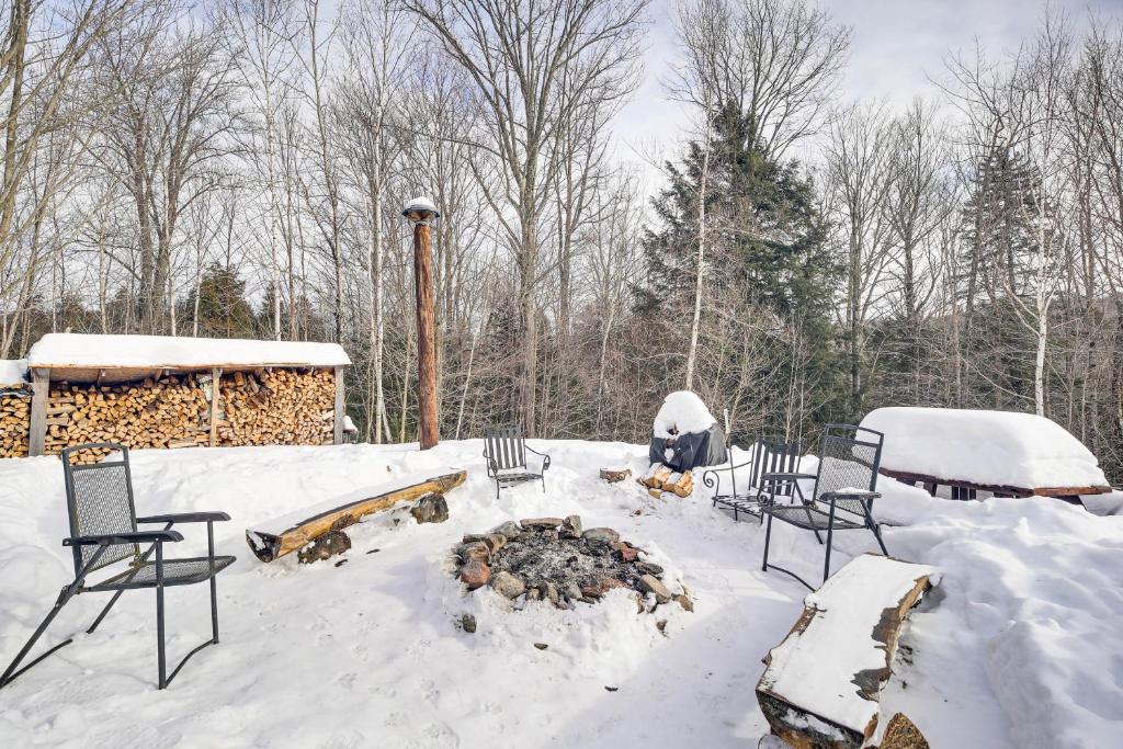 4 Mi to Sugarbush Resort Waitsfield Retreat 전경