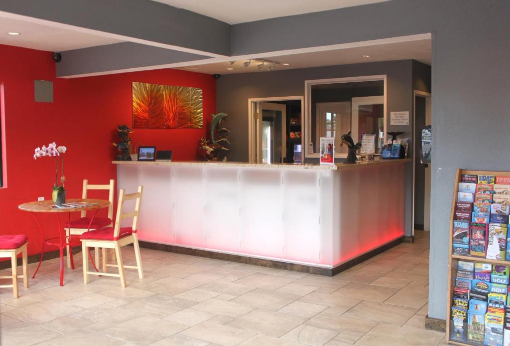 Ramada by Wyndham near SeaWorld Mission Beach photo