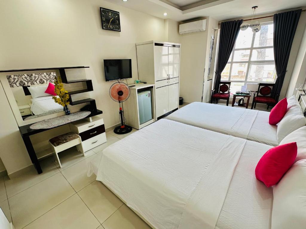 RED FLOWER HOTEL