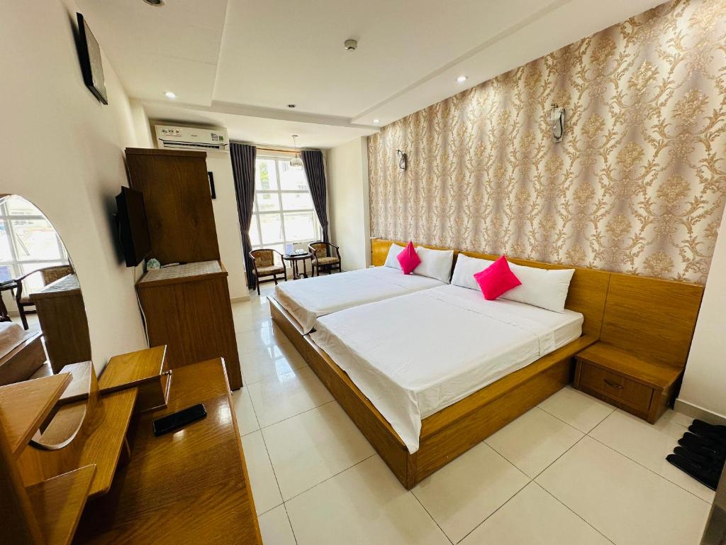 RED FLOWER HOTEL