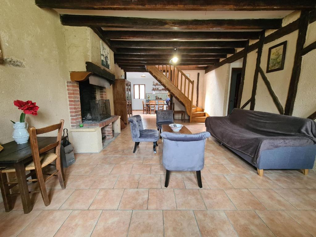 Maison paisible avec jardin clos terrasse proche lac d'Eguzon et villages medievaux - FR-1-591-102 전경