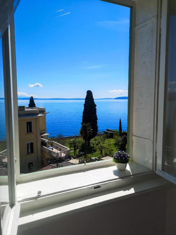 APARTMENT VOLOSKO - 50m to the sea, Opatija