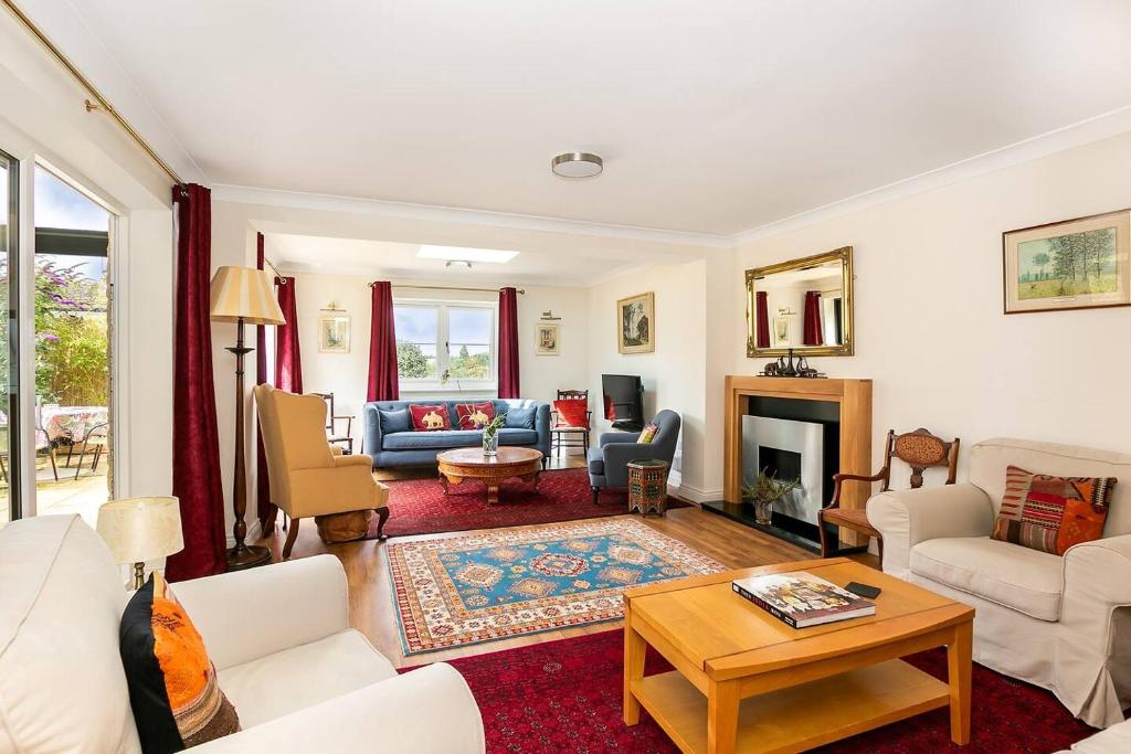 Pass the Keys Cosy Bliss Lodge 5 min walk to Chipping Norton, Chipping Norton